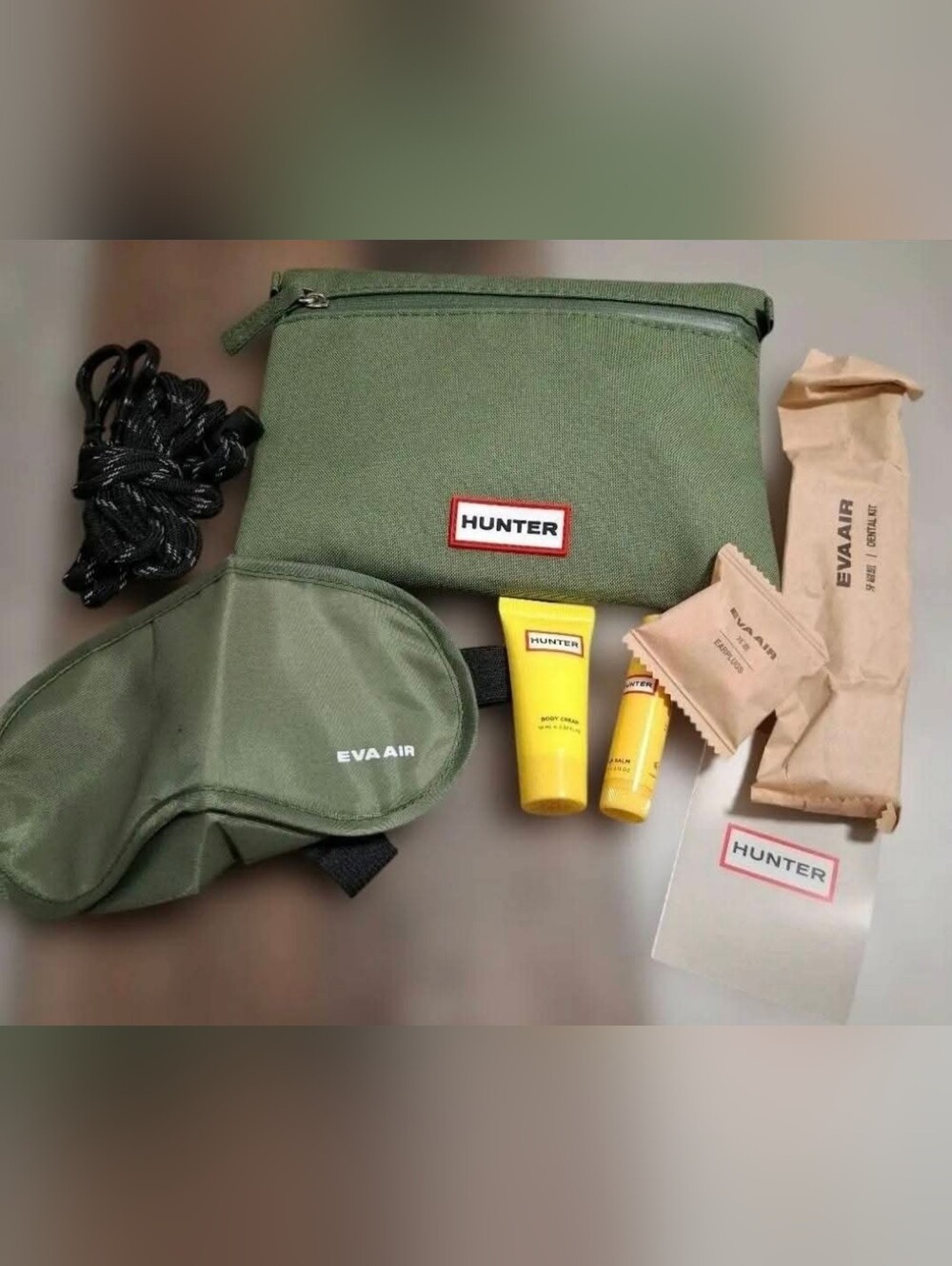 [New] Eva Air X Hunter Olive Green Travel Amenity Kit
